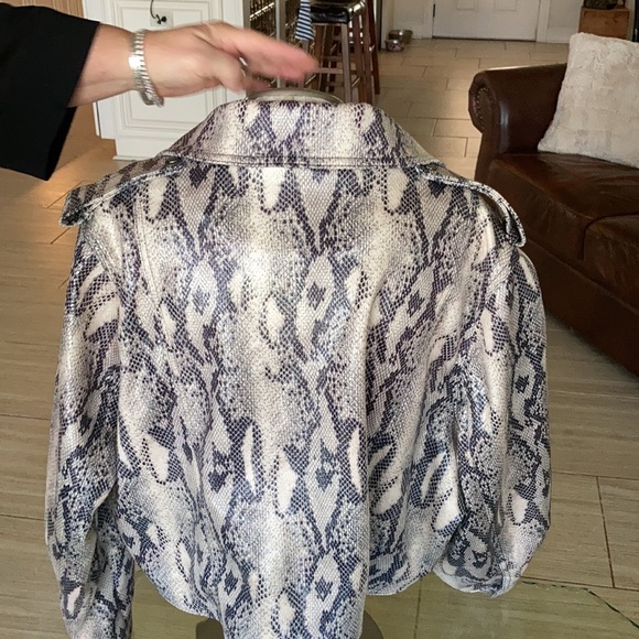 Jennifer Lopez Short Waisted, Snake Skin Jacket - Picture 2 of 3